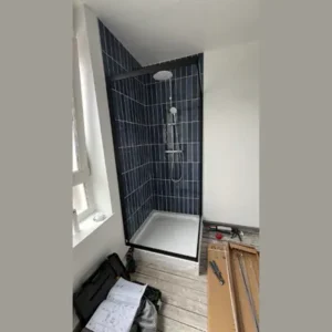 chantier salle de bain en cours propre et rangé à Arras par Foucher Solution Confort