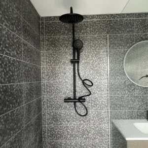douche à l'italienne et meuble vasque d'une salle de bain réalisée par Foucher Solution Confort à Arras