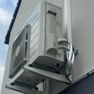 PAC air-air à Arras-unité extérieure installée en hauteur