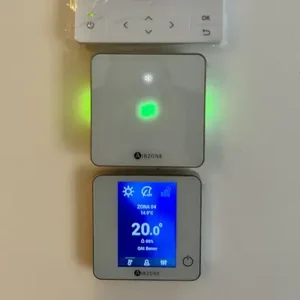télécommande d'un gainable équipé d'airzone : Pompe à chaleur air air climatisation réversible installée par Foucher Solution confort à Arras