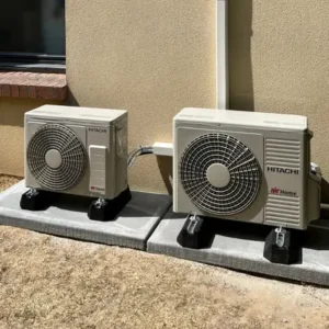 installation unités extérieures de climatisations réversibles installées à Arras par Foucher Solution Confort, plombier chauffagiste RGE QualiPac et RGE Ventilation+ qui intervient à Arras, Lens, Liévin, Bapaume, Douai et Béthune